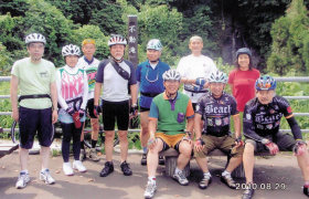 不動滝前にて